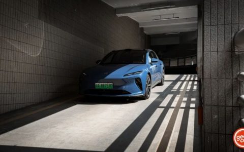 假期长途推荐开电动车，就都是「害人」吗？