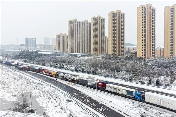 雨雪天 油车、电车互掐互嘲：到底选谁好插图4