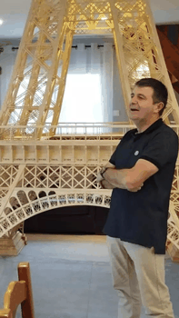 大神花8年用70万根火柴还原埃菲尔铁塔：差点成为年度大冤种