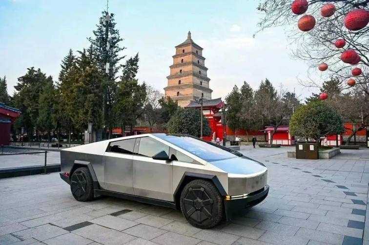 海外网友爆料，特斯拉Cybertruck车身生锈，网友：这品质绝了