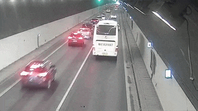 不系安全带追尾受伤罚款50 现场哭笑不得：玩偶都系了安全带