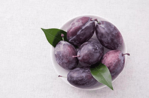 西梅为什么有紫色和红色?西梅为什么颜色不一样插图 西梅为什么有紫色和红色1