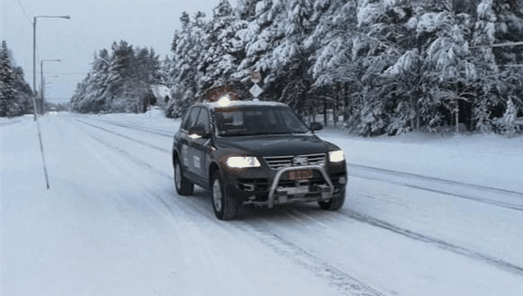 雪天开车要开雾灯吗?雪天开车要开启什么灯插图 雪天开车要开雾灯吗1