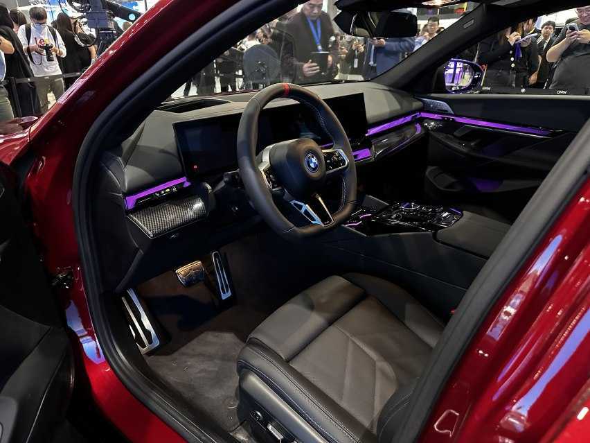 这设计你觉得好看吗？全新宝马5系/i5亮相