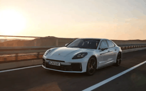 2.9T双涡轮+电机！保时捷全新Panamera E-Hybrid官图发布