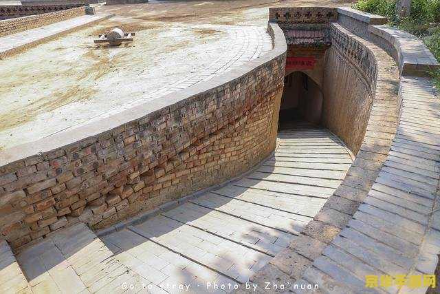 英雄联盟手游房间内如何给别人队长 如何在英雄联盟手游房间内转让队长给其他人？