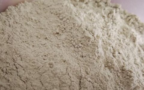 买药材商家让打成粉再称要1万多 目前已经退回费用