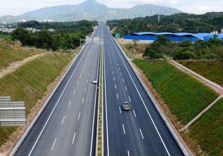 男子被堵50多小时委屈抹泪：想回家 令人心酸