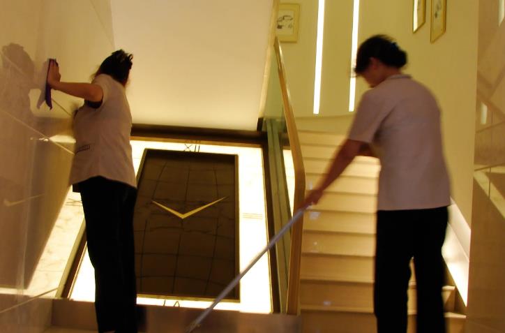 女子奢侈品包变赝品 一查是保姆调包损失约百万元插图 保姆偷东西