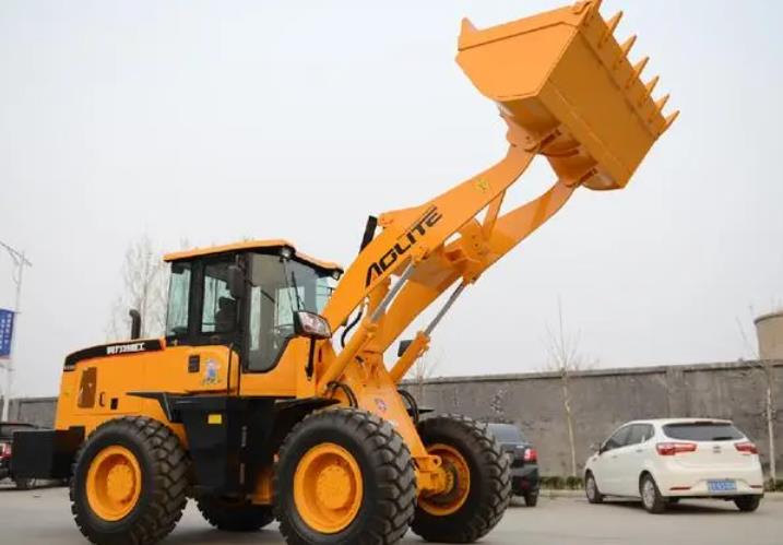 铲车这辈子没想过还能接婚礼的单 网友：安全感爆满！