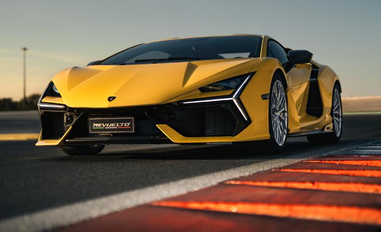 小伙回应开兰博基尼回村被撞 并非是租来的！