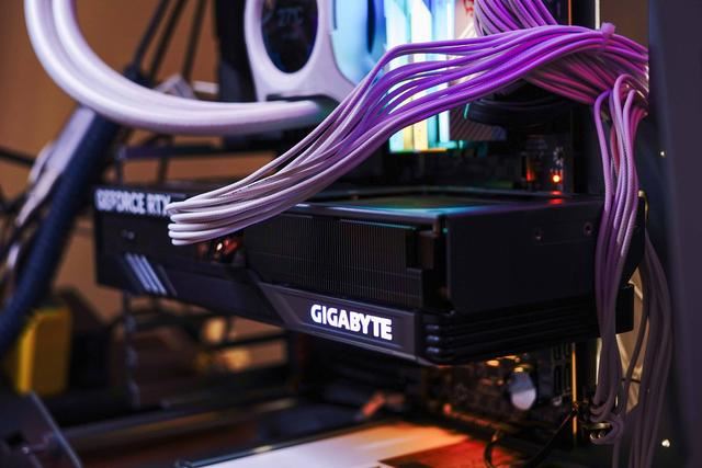 Super超能力加持!技嘉RTX4070Super魔鹰显卡拆解与一键超频图文教程插图1