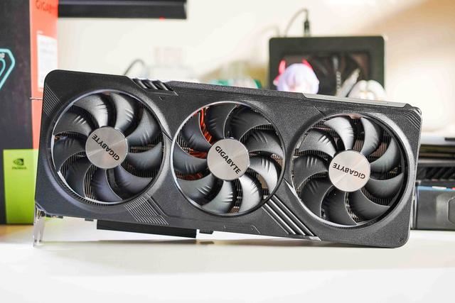 Super超能力加持!技嘉RTX4070Super魔鹰显卡拆解与一键超频图文教程插图4