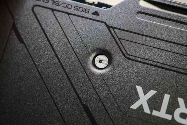 Super超能力加持!技嘉RTX4070Super魔鹰显卡拆解与一键超频图文教程插图11