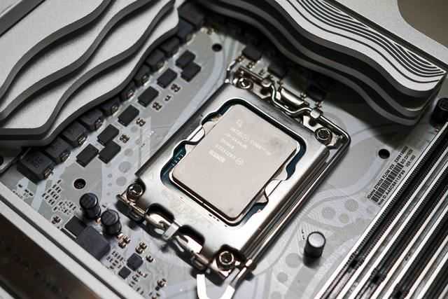 Super超能力加持!技嘉RTX4070Super魔鹰显卡拆解与一键超频图文教程插图19