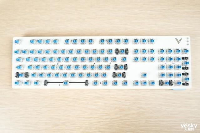 百元价位的全能王者! 雷柏V500PRO 2024版背光游戏机械键盘测评插图10
