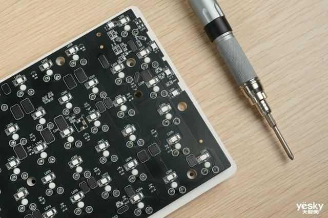 百元价位的全能王者! 雷柏V500PRO 2024版背光游戏机械键盘测评插图13