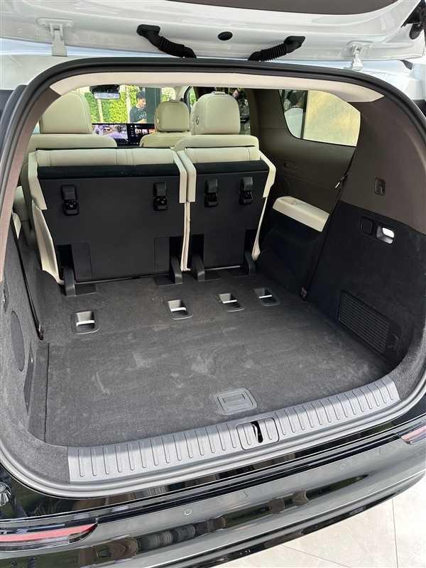 售价不超过60万 理想全新纯电MPV MEGA内饰公开:L系同款中控插图6 售价不超过60万 理想全新纯电MPV MEGA内饰公开:L系同款中控