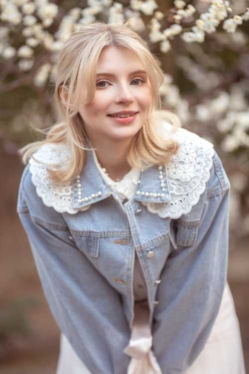 艾什莉体模春装造型:蕾丝长裙下若隐若现的好身材插图 艾什莉体模春装造型:蕾丝长裙下若隐若现的好身材