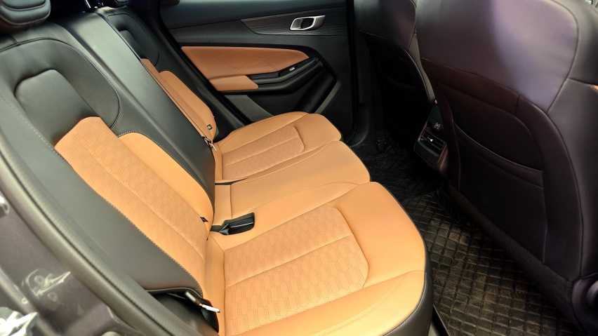 售价11.99万元起 探店实拍长安启源Q05 适合家用吗？