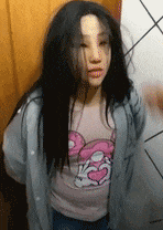 最抽象的越狱！巴西一小哥钻洞逃跑被卡住：狱警救了三小时