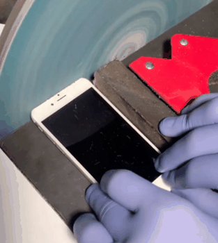 iPhone被磨成粉末的瞬间太丝滑了：强迫症看了极度舒适