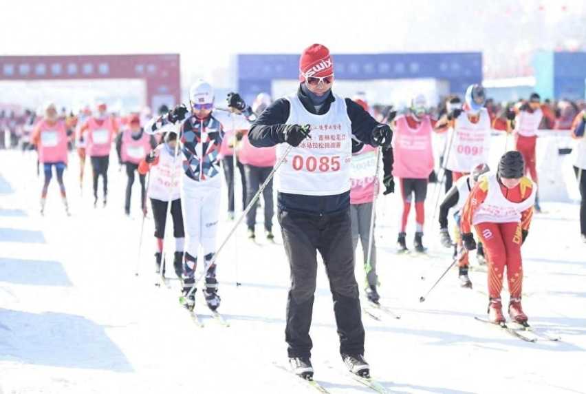 松花江上过大年 比亚迪携多款新车型助力松花江滑冰马拉松挑战赛