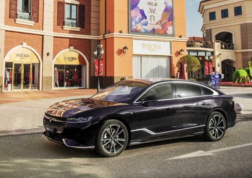 追光PHEV、比亚迪汉、哪吒S，谁才是真正的混动新王？