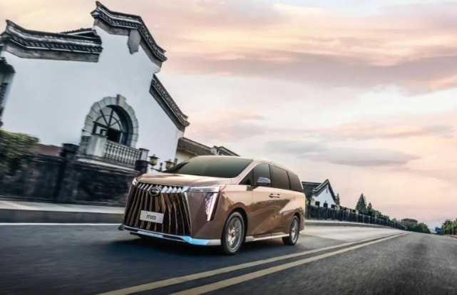 广汽传祺M8宗师先锋座舱版亮相广州车展