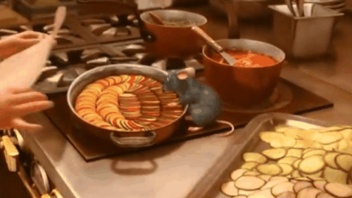 你敢吃尝尝吗！网红小哥训练老鼠当厨师：还做菜给朋友吃