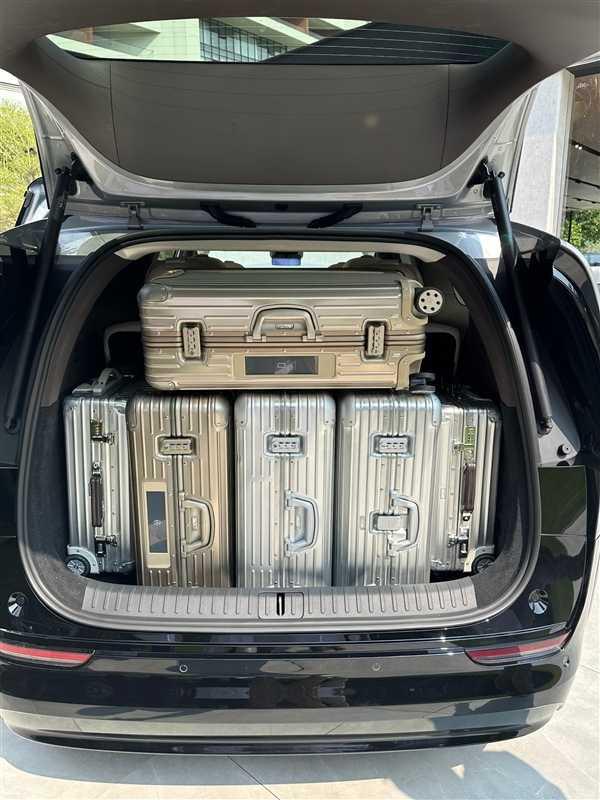 售价不超过60万 理想全新纯电MPV MEGA内饰公开:L系同款中控插图5 售价不超过60万 理想全新纯电MPV MEGA内饰公开:L系同款中控