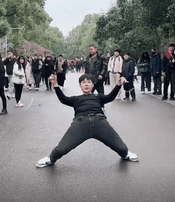 丝滑到出神入化!科目三完整版来了:一般人真跳不来插图 丝滑到出神入化!科目三完整版来了:一般人真跳不来