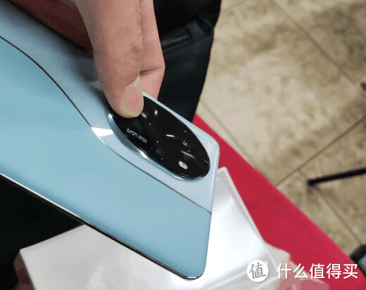 春节送礼，就送荣耀100 Pro，保护家人的眼睛