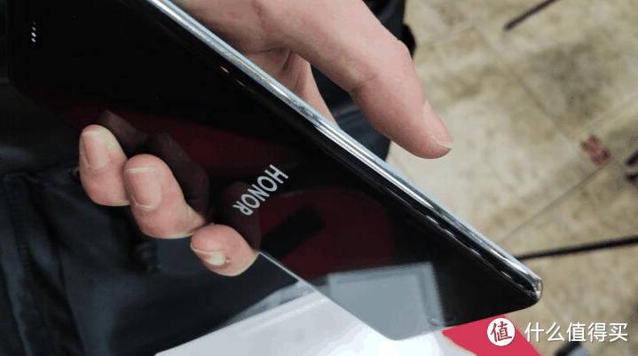 春节送礼，就送荣耀100 Pro，保护家人的眼睛