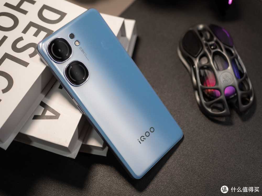 有「机」生活 篇八：设计换新、影像加强，两千档的中端机正式开卷！