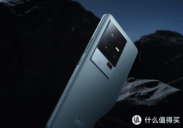 从3799元跌到2798元，2KE6+200W，骁龙8Gen2高端机沦为中端机