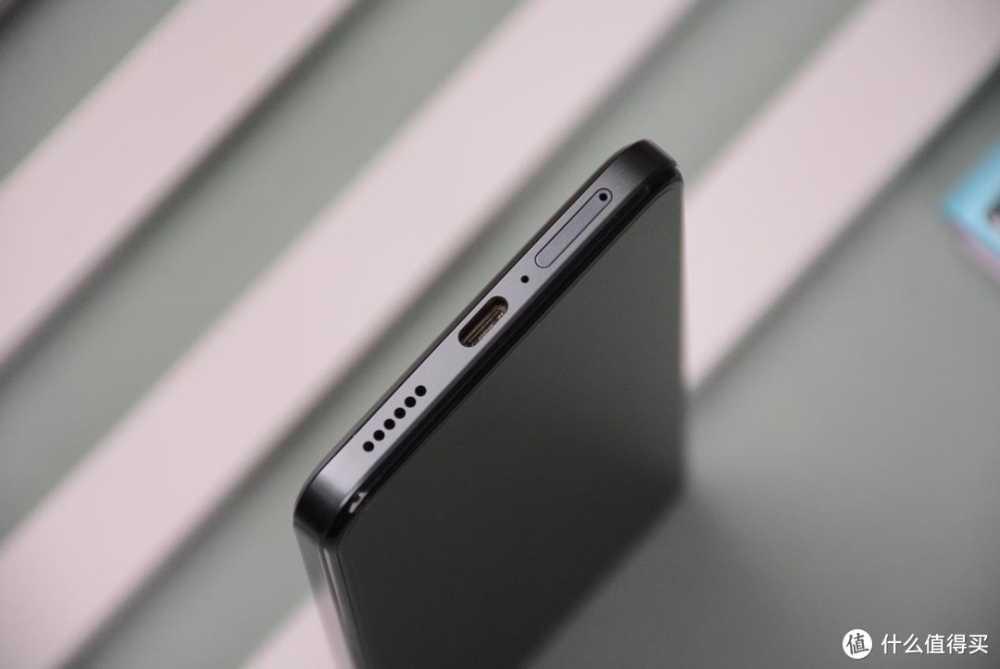 雷军太猛了：12GB+256GB仅1299元，90万性能跑分+5080mAh