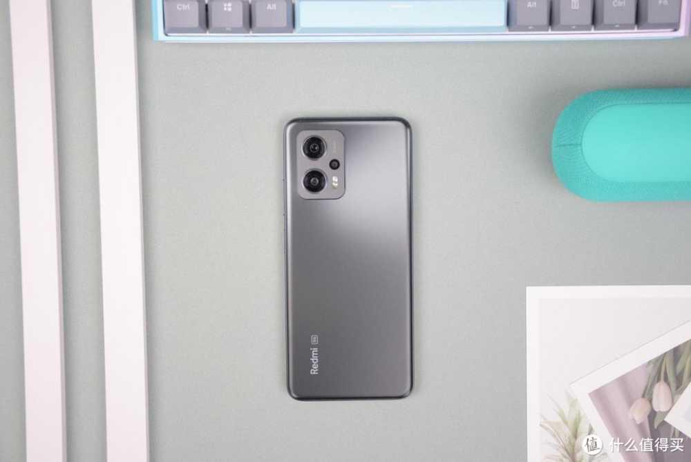 雷军太猛了：12GB+256GB仅1299元，90万性能跑分+5080mAh