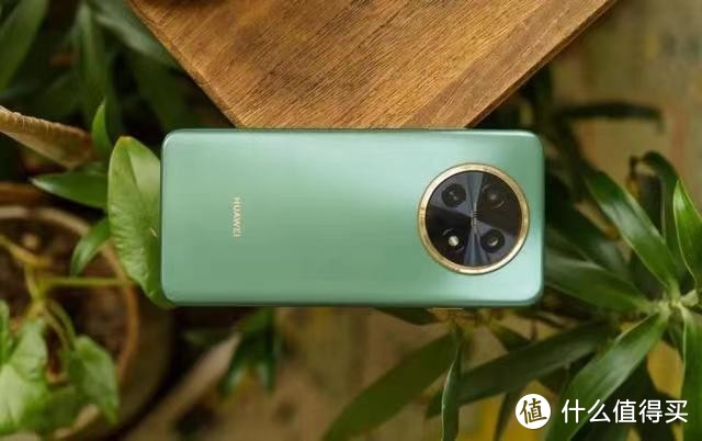 华为再降价：鸿蒙系统+7000毫安+6.95英寸屏+256G大内存，亲民价1479元！