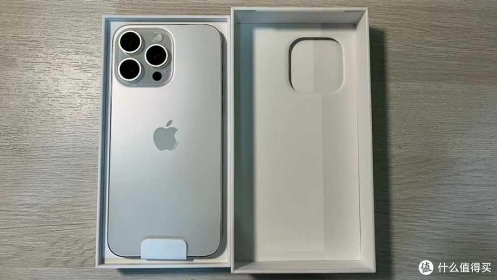 iPhone15Pro Max跌价1300元，降至史低价，售价更亲民了