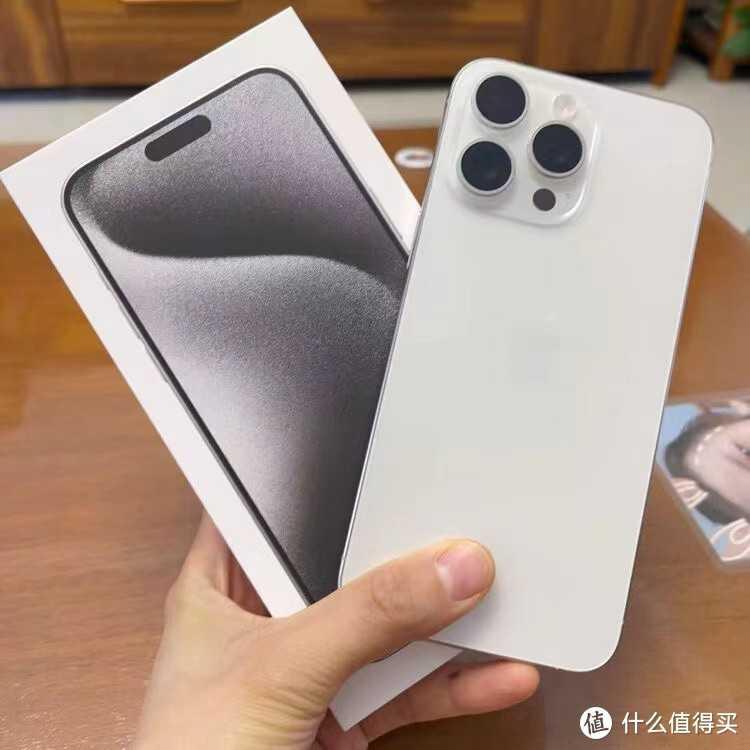 iPhone15Pro Max跌价1300元，降至史低价，售价更亲民了