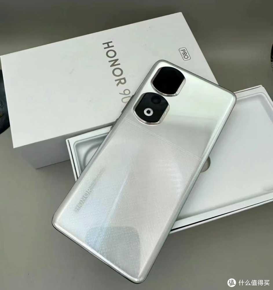 荣耀Magic4 Pro与荣耀90 Pro：旧代手机哪个更值得购买？