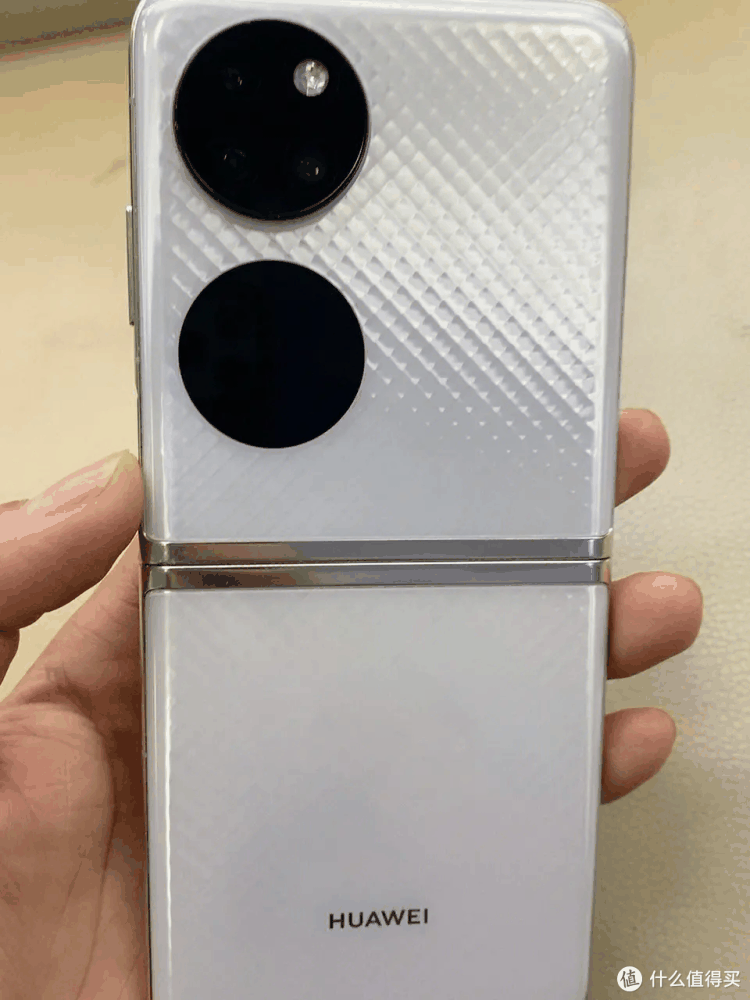 小折叠屏的手机到底有什么优势？华为Pocket 2也是小折叠，你看好嘛
