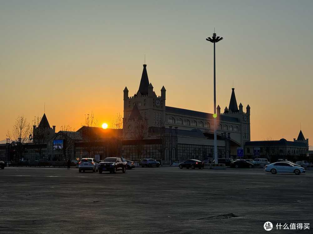 一加12 VS iPhone15对比测试：743公里百度地图全程续航 & 充电 & 影像