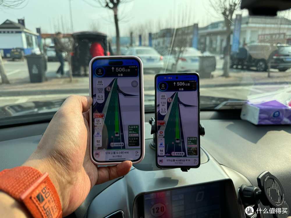 一加12 VS iPhone15对比测试：743公里百度地图全程续航 & 充电 & 影像