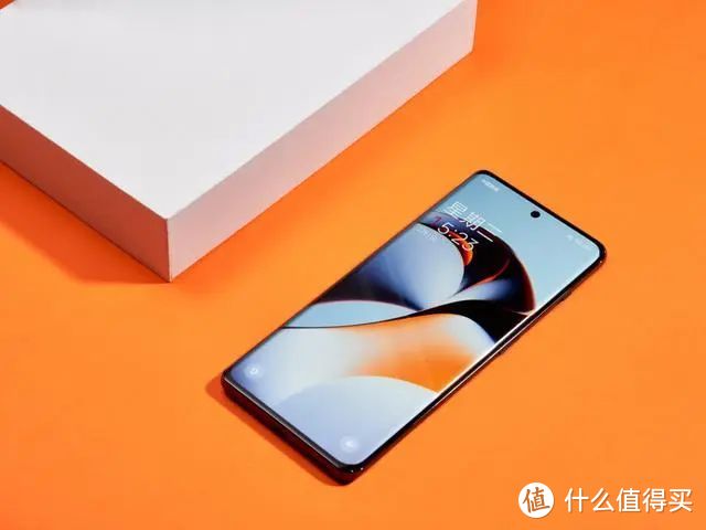 从3099降至1800元，16GB内存、曲面屏、骁龙8+芯片，目前真香！