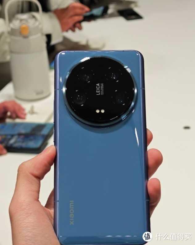 《小米14 Ultra体验记：龙晶蓝魅力四溢，拍照续航惊艳全场》