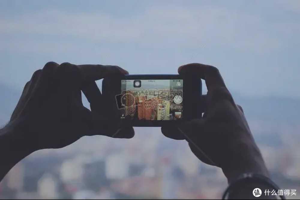 掌中光影:智能手机摄影艺术的崛起与实践探索插图1 掌中光影:智能手机摄影艺术的崛起与实践探索