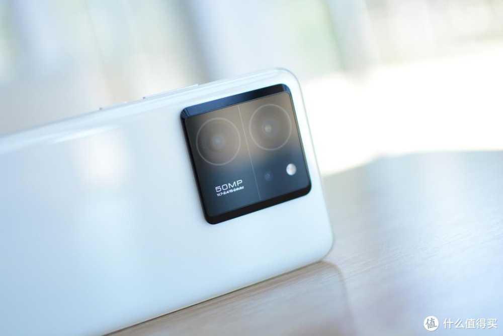 天玑9200+芯片|IMX800|IP68防水，16GB+512GB旗舰跌至2499元