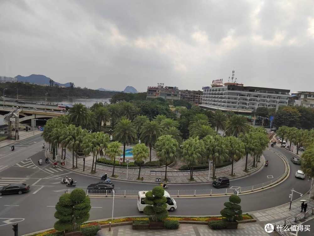 华为悄悄上新机，6000mAh电量+鸿蒙系统4.0+256G内存，仅售1299元！